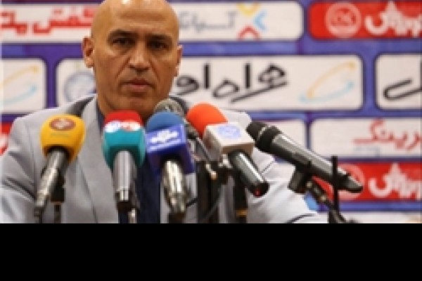 منصوریان: آقای X بخواهد پشت پیراهن تیم پنهان شود خیلی راحت او را به همه معرفی می‌کنم/ترجیح می‌دهم با قنبرزاده دوست باشم تا همکار!