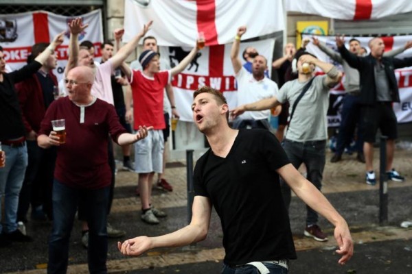 دردسر هوادار انگلیسی به علت مصرف بیش از حد مشروبات الکلی