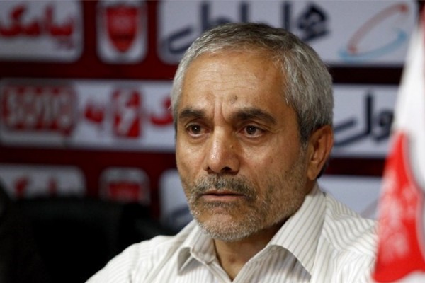 جلسه چند ساعته در باشگاه پرسپولیس برای یک تصمیم مهم/ طاهری بر سر دوراهی ماندن یا رفتن