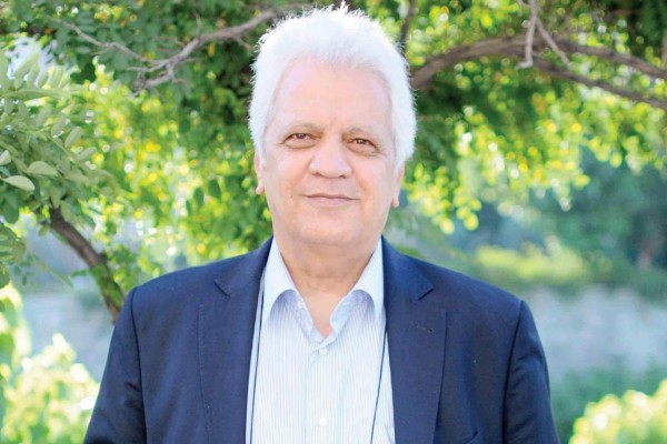 اجنبی‌هایی که بیت‌المال را دولا پهنا به جیب می‌زنند و به ریش ما می‌خندند! +عکس