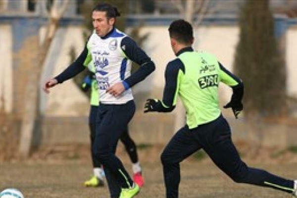 آندو در تهران ماند و نفتی شد