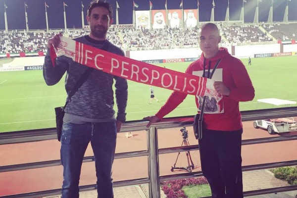 عکس/ پسر برانکو در حال تشویق پرسپولیس روی سکوهای ورزشگاه
