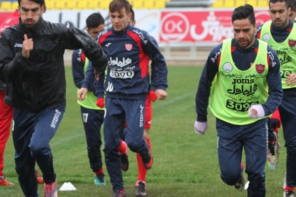 تمرین پرسپولیسى زیر باران