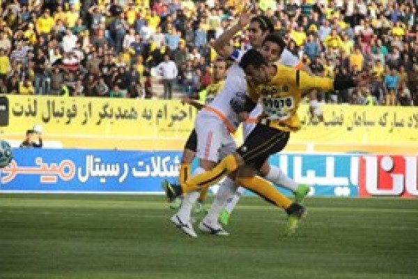  سپاهان 3 - سایپا 1 ؛ دود زرد لیگ را فرا گرفت 