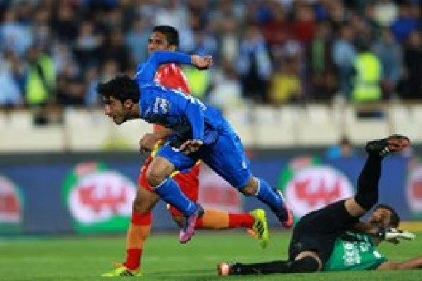  استقلال 1 - فولاد 0 ؛ آبی‌ها یازده نفره روی سکوی دو! 