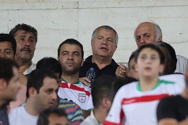 به‌صلاح رضاییان است که یک سال از پرسپولیس دور باشد