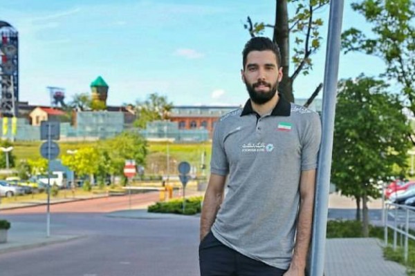 عکس/واکنش موسوی به نتایج ضعیف ایران در لیگ جهانی 