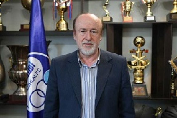  افتخاری: منصوریان یک سال دیگر با ما قرارداد دارد و جایی نمی رود