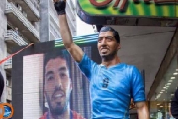  حمله به مجسمه سوارز در اروگوئه!