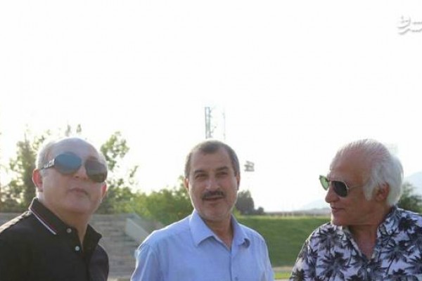عکس/ استقبال از آقای منتقد در تمرین استقلال