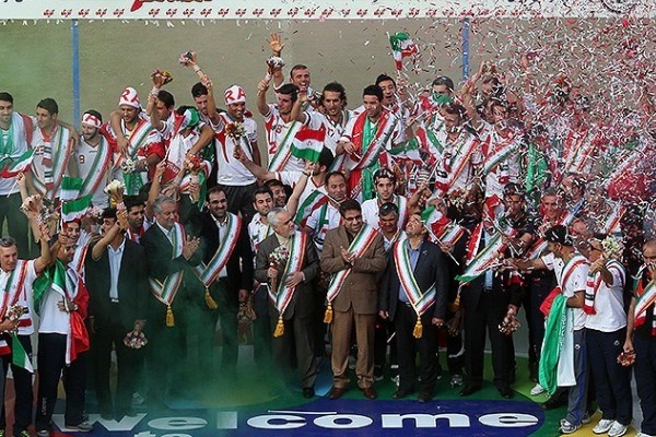 جشن صعود تیم ملی ایران به جام جهانی روسیه با شعار "جشن همبستگی ایرانیان، یک ورزشگاه سفیدپوش"