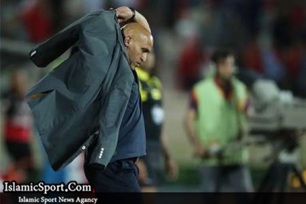 اعتراض هواداران استقلال به منصوریان