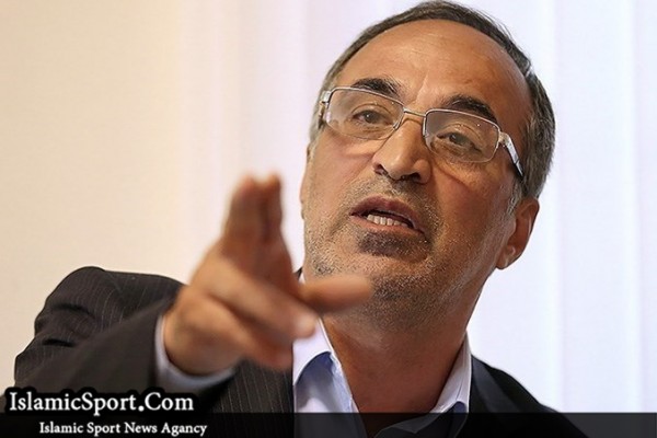 مربی خارجی جز هزینه گزاف روی دست باشگاه، حاصل دیگری ندارد