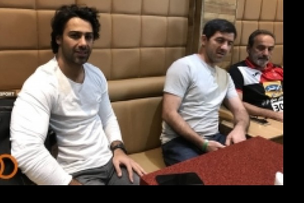  عکس/ رویارویی فرهاد مجیدی با پرسپولیسی‌ها در فرودگاه