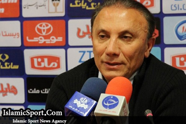 با بازیکنان ذخیره و جوان برابر پرسپولیس بازی می‌کنیم/ ذوب‌‌آهن مگر تافته جدا بافته است؟ 
