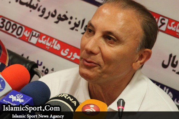 چرا بین نفت و سایر تیمها تبعیض می‌گذارند/ کار با عشق را تا نیم فصل ادامه می‌دهیم!