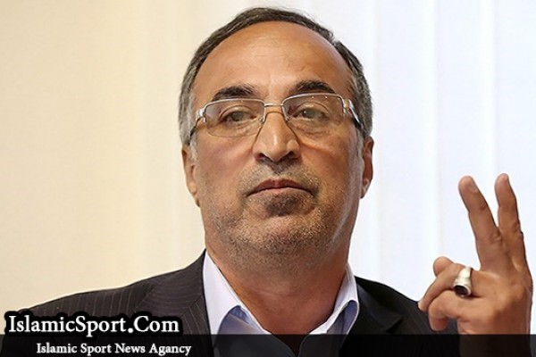 مسئولان فدراسیون با سوءمدیریت آرام آرام در حال کندن قبر فوتبال هستند 