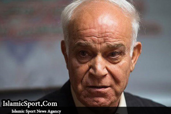 کاشانی: طارمی با لباس تمرین به دفتر باشگاه آمد/ بازیکن باید بداند در دیدار با بزرگتر‌ چگونه لباس بپوشد 