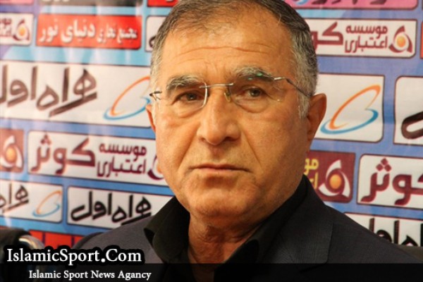 جلالی: اگر ما ضدفوتبال بازی کردیم تاکتیک استقلال خوزستان فوقِ ضدفوتبال بود/ بازی در نیمه دوم اصلاً فوتبال نبود! 