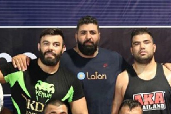 امیرعلی اکبری در کنار رفقا