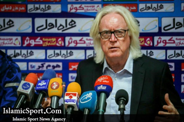 هر دو تیم استقلال و پرسپولیس فضاها را بسته بودند؛ بازیکنان جوان بازی به بازی بهتر می‌شوند