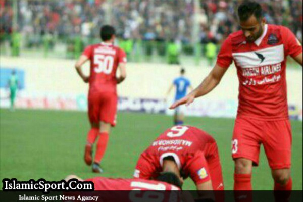 نساجی 2-0 استقلال خوزستان/ رستگاری شیرین شاگردان نکونام با تیم 10 نفره!