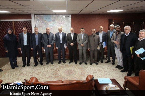 واگذاری استقلال و پرسپولیس در آستانه تصویب هیئت دولت است/ سرخابی‌ها تا سال ۱۳۹۹ مشکل مالی ندارند