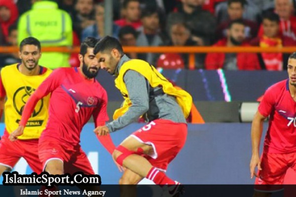 نام مدافع پرسپولیس در یک صورت از لیست این تیم کنار گذاشته می‌شود