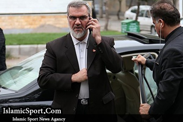 رویانیان: پوری حسینی فرافکنی می‌کند/ مگر نگفتند بدهی‌ها صاف شده است؟