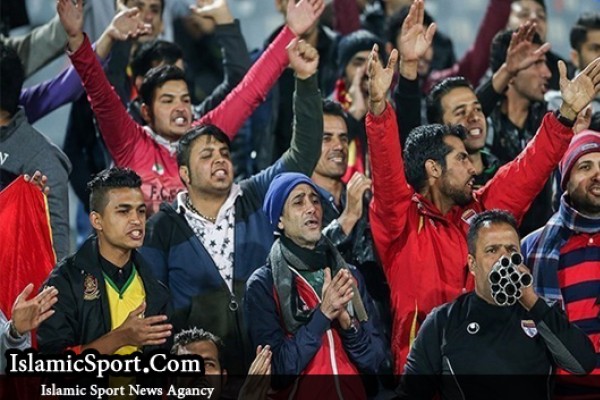 پس از شکست پرسپولیس مقابل فولاد خوزستان رخ داد/ فحاشی و پرتاب بطری به سمت داور!