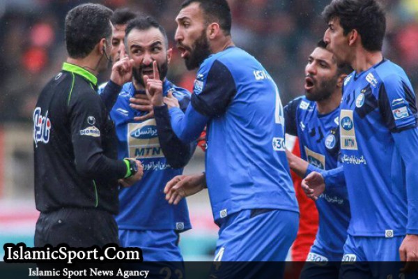 باخت استقلال به خاطر ترس شفر از تراکتورسازی بود/ تا آکادمی نداریم اعتراض و مفت باختن‌ها ادامه دارد