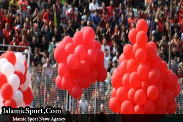 درگیری هواداران دو تیم روی سکوها/ 8 هزار تماشاگر در شهید وطنی