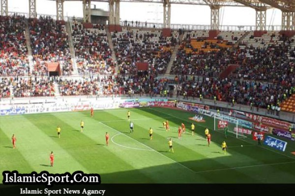 فولاد خوزستان 1-1 سپاهان اصفهان/صلح ژنرال و امپراطور در نخستین جدالِ فولاد آرنا