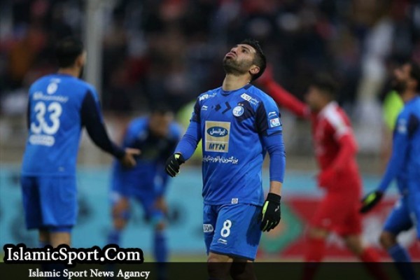 دکتر امین نوروزی: فرشید اسماعیلی در دو سه روز آینده جراحی می شود/ هافبک استقلال 2 ماه از میادین دور خواهد بود