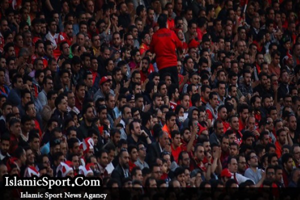 فحاشی هواداران پرسپولیس و سپاهان علیه یکدیگر/ 30 هزار تماشاگر در آزادی 