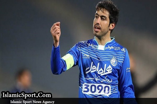 واکنش خسرو حیدری به شایعات کنار گذاشته شدنش از باشگاه استقلال: بهتر است به حواشی توجه نکنیم