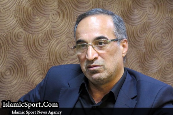 واعظ آشتیانی: فدراسیون های ورزشی باید برنامه های خود را به وزارت ورزش و جوانان تحویل دهند / مشکلات پرسپولیس و استقلال با خصوصی سازی بر طرف نمی شود 