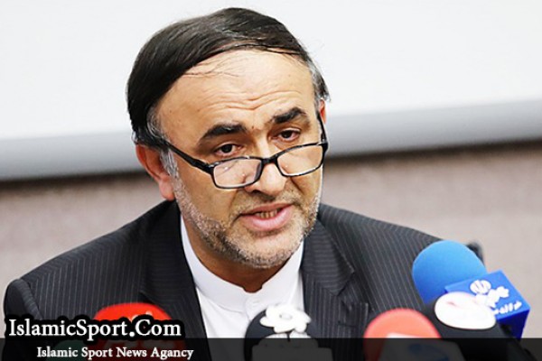 حسن‌زاده: به ناچار تماشاگران را محروم می‌کنیم/ دربی ویترین فوتبال کشور است