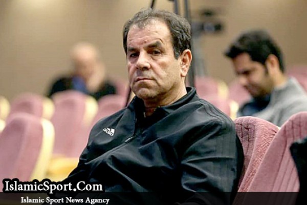 اصفهانیان: ویلموتس پولش را نگرفته ولی تیم ملی نباید به بحرین می‌باخت/ چرا بازیکنان تیم ملی عصبی می‌شوند؟