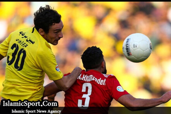 سومین شکست متوالی تراکتور این‌بار مقابل سپاهان/ قلعه‌نویی با ۲ «سَر» مچ دنیزلی را خواباند 