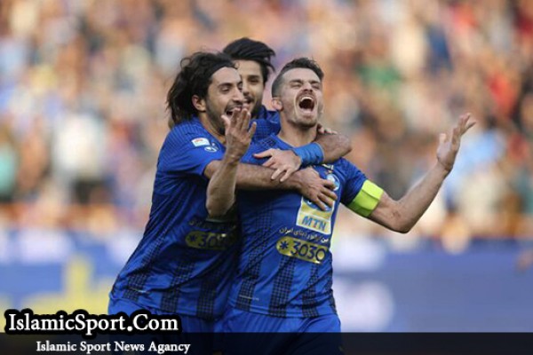 سیل ویرانگر استقلال، تراکتور و نفت نمی‌شناسد/ فریاد بلند آبی‌ها از آزادی؛ من، استقلال، مدعی قهرمانی هستم 